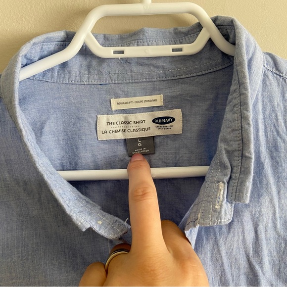 Old Navy Blue Classic Shirt in Regular Fit size large - Picture 2 of 4